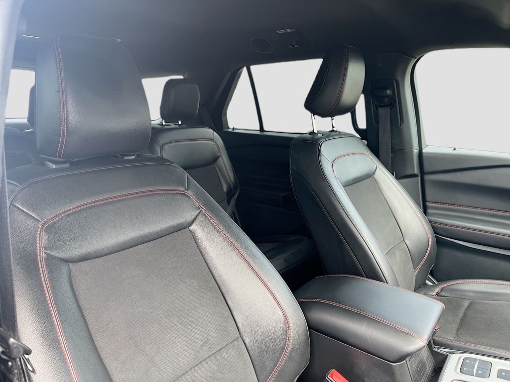 Used 2023 Silver Ford ST-Line image 30