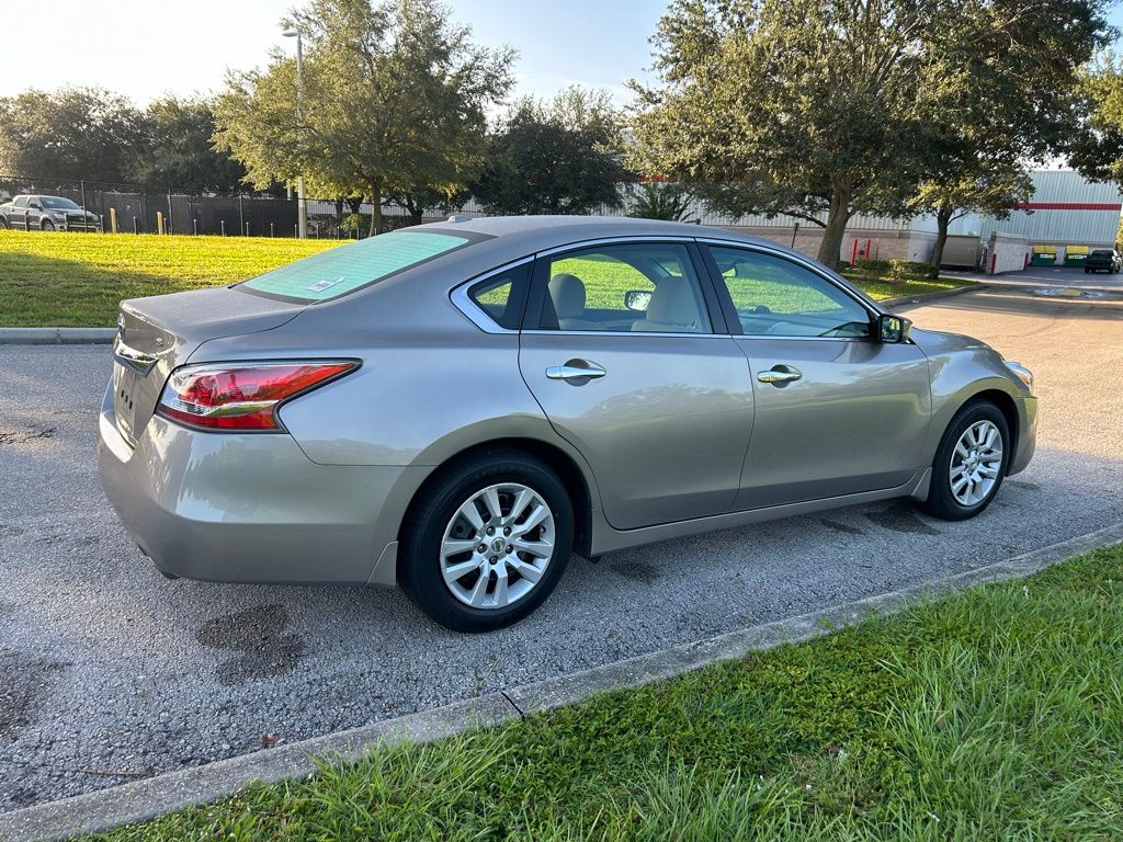Thumbnail: 2015 Nissan Altima - 5