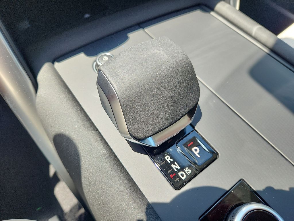 Thumbnail: 2025 Land Rover Discovery - 7