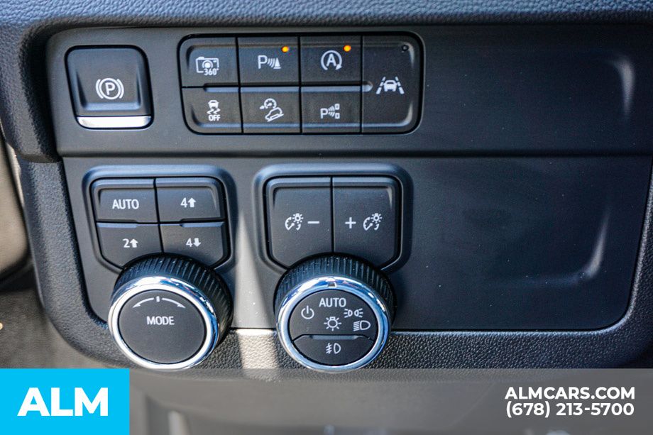 Used 2025 Gray Chevrolet Z71 image 48