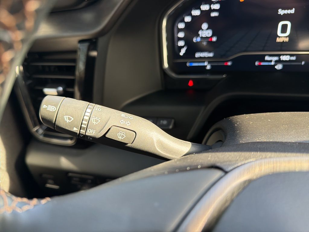 Used 2024 White GMC AT4 image 15