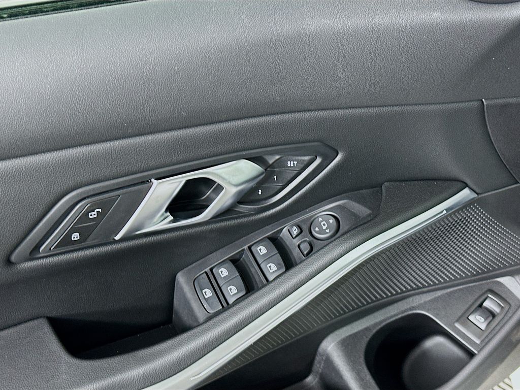 2025 BMW 3 Series 330i xDrive 20