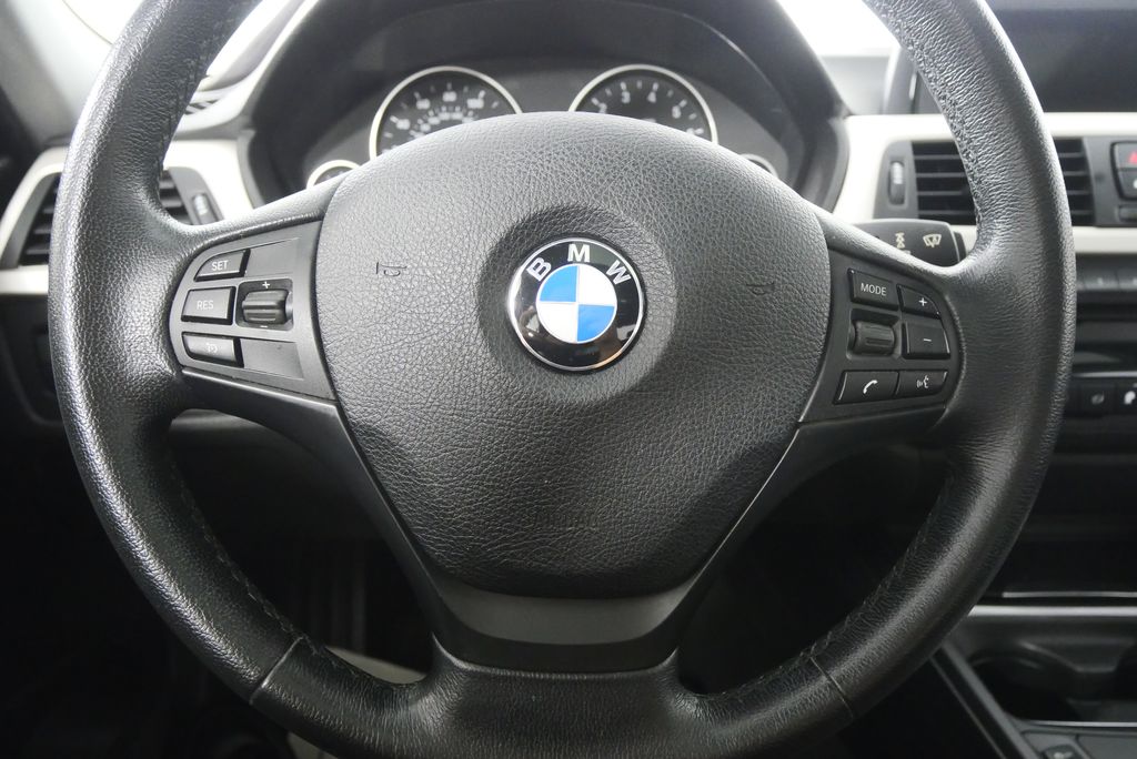 2015 BMW 3 Series 320i xDrive 20