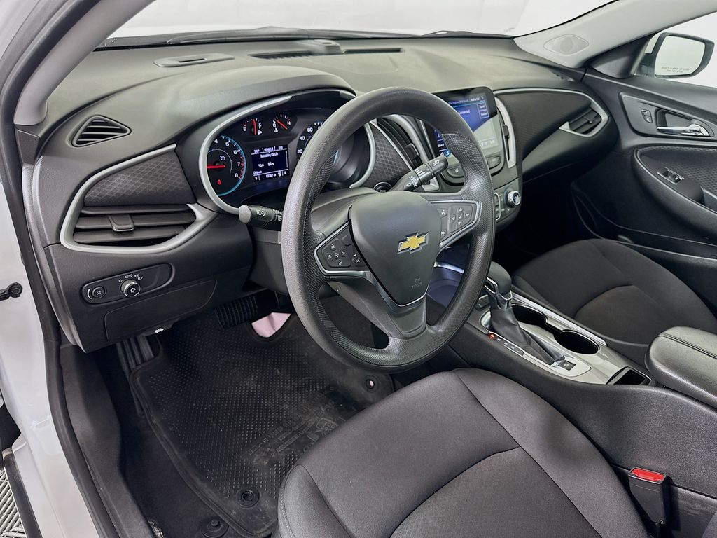 Thumbnail: 2024 Chevrolet Malibu - 9