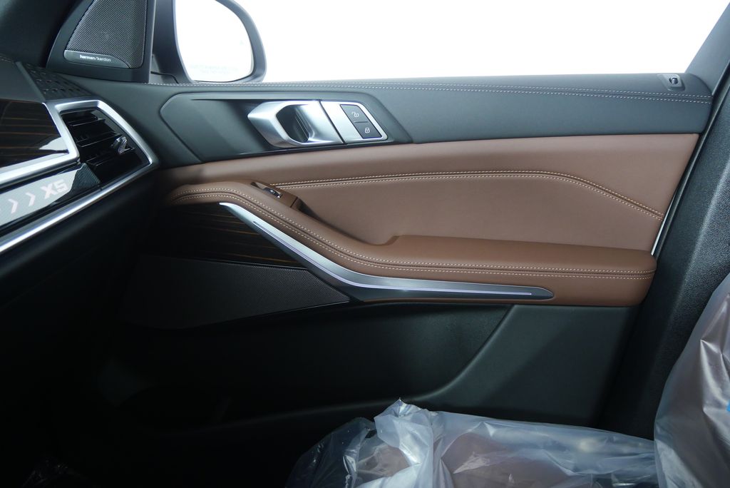Thumbnail: 2026 BMW X5 - 23