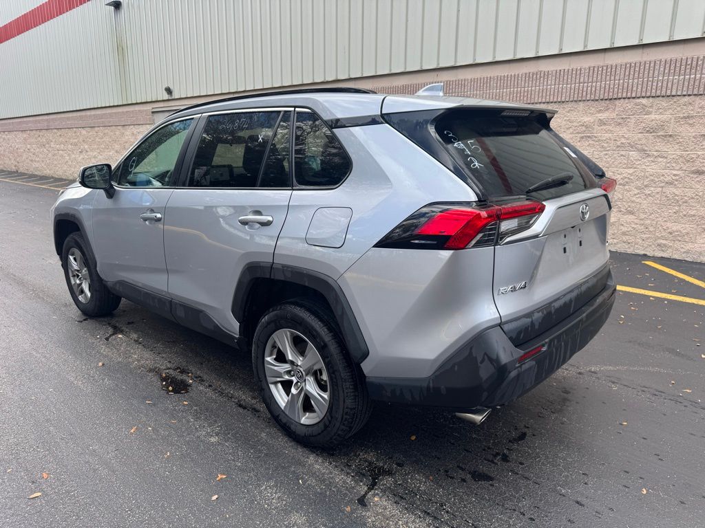 2024 Toyota RAV4 XLE 3