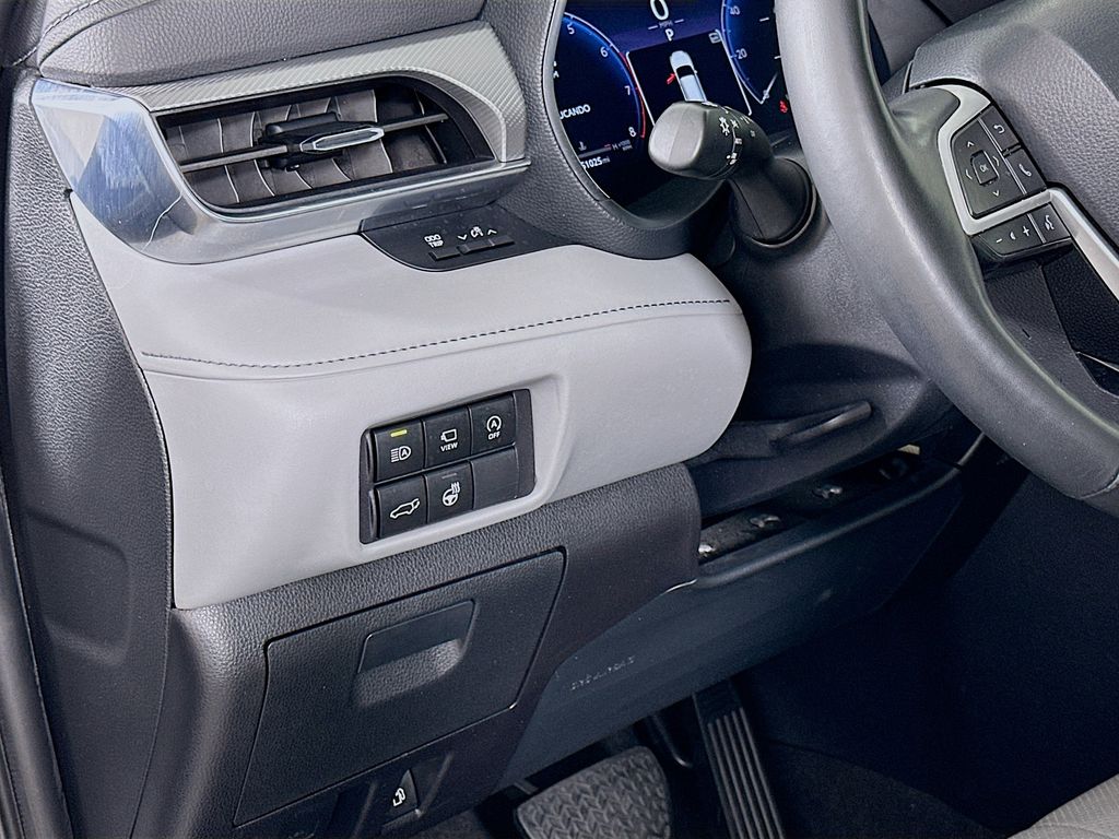 Thumbnail: 2023 Toyota Highlander - 10