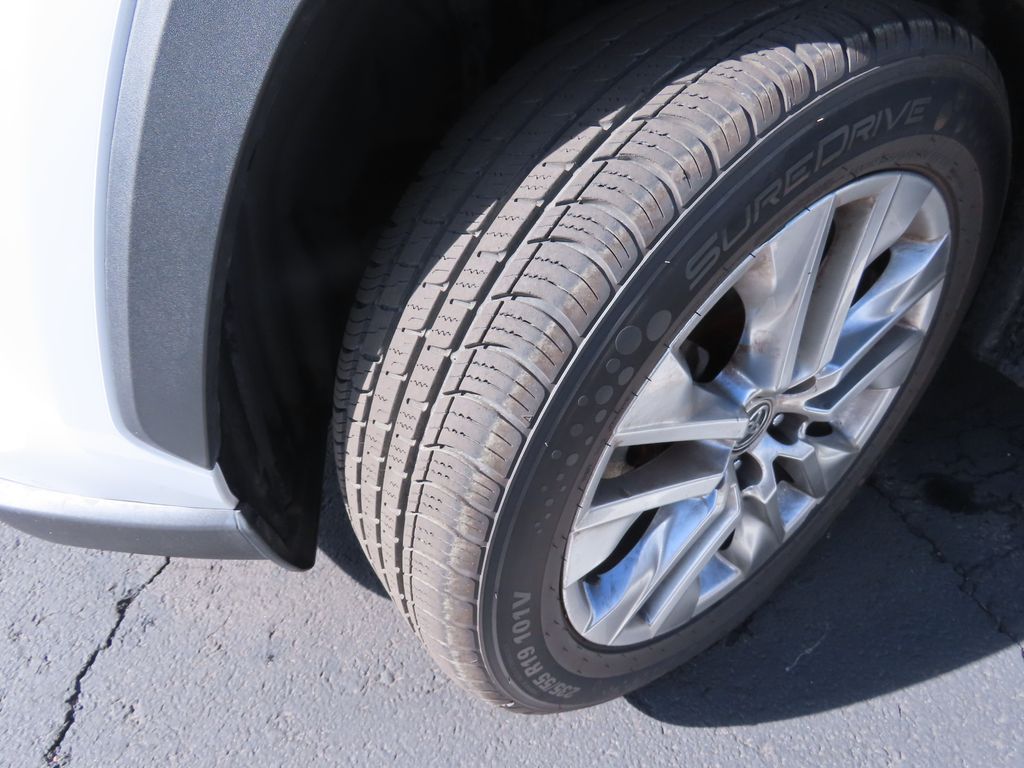 Thumbnail: 2019 Toyota RAV4 - 14