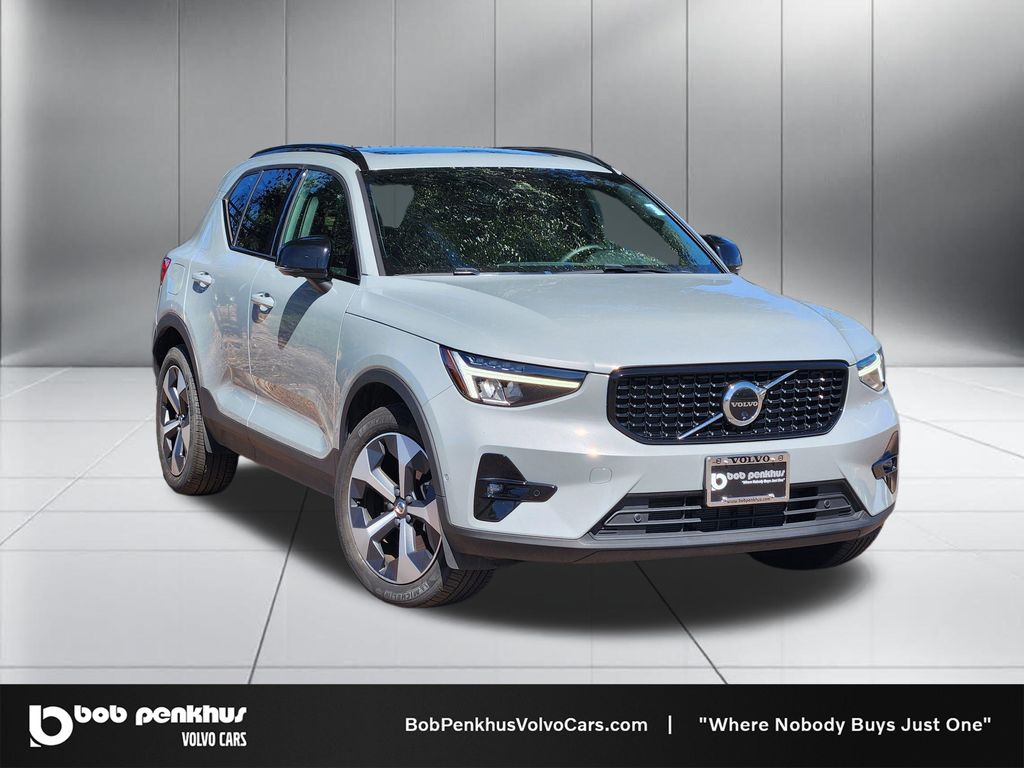 2025 Volvo XC40