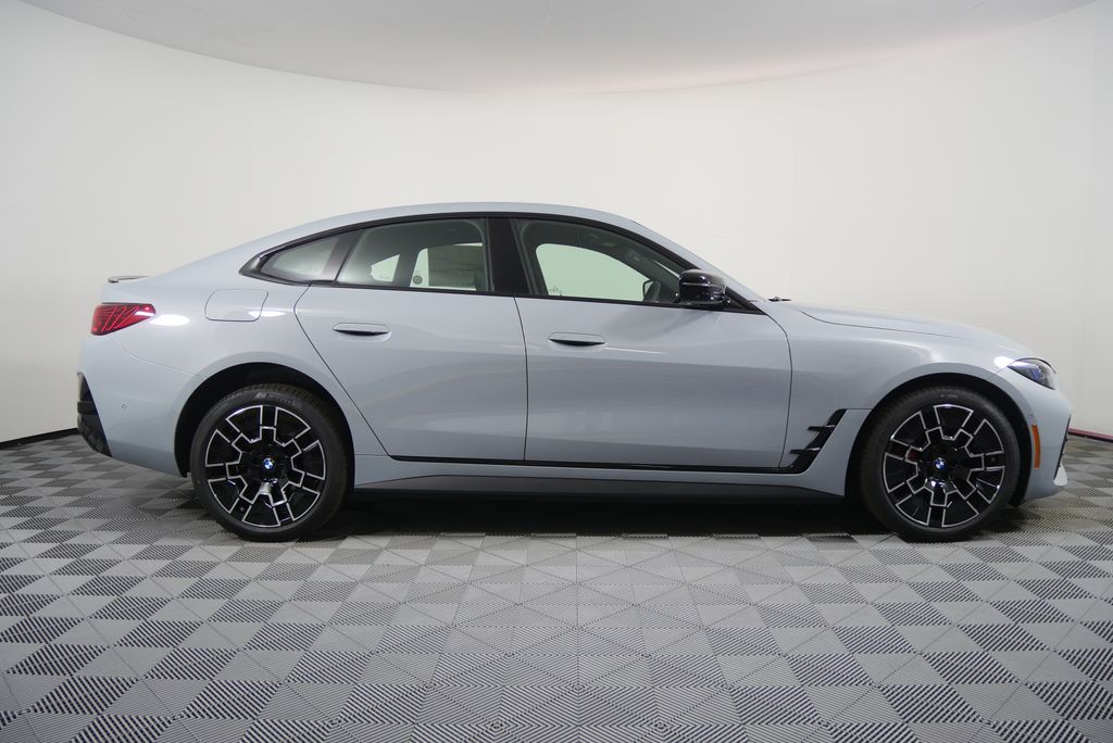 Thumbnail: 2026 BMW i4 - 2