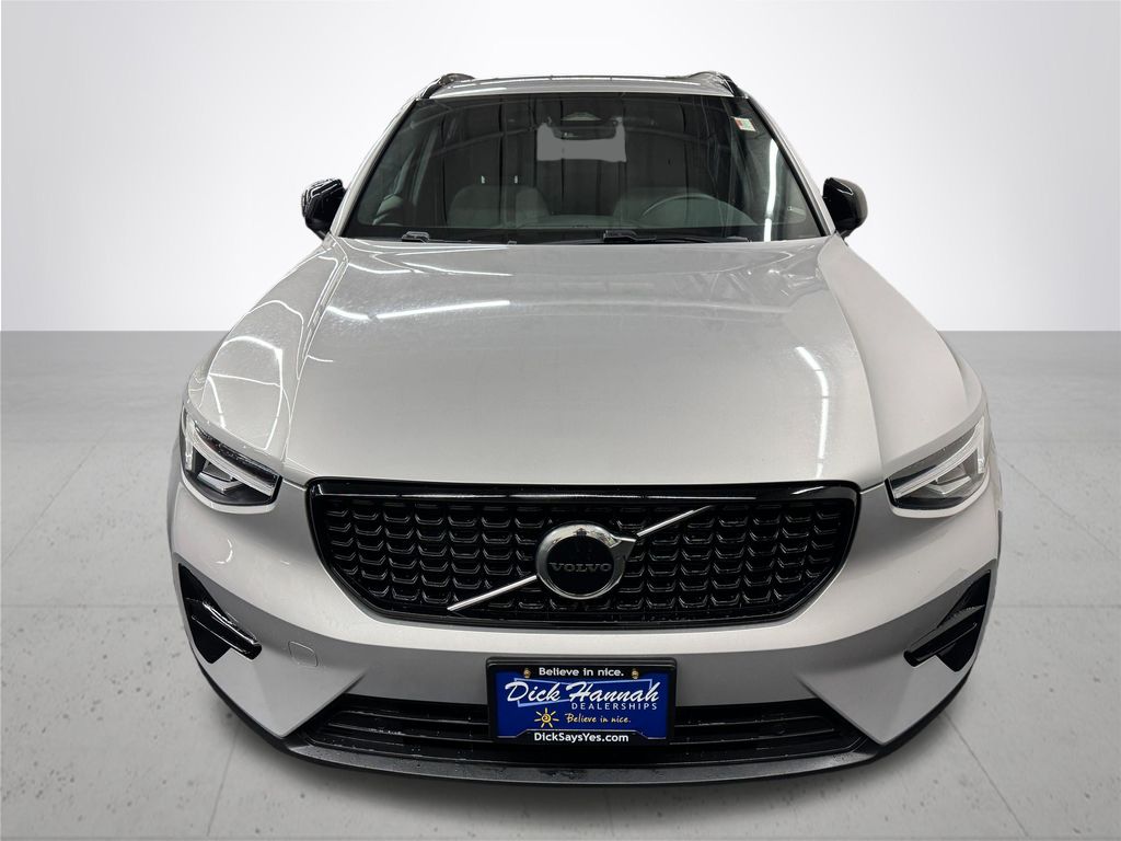 2024 Volvo XC40 B5 Core