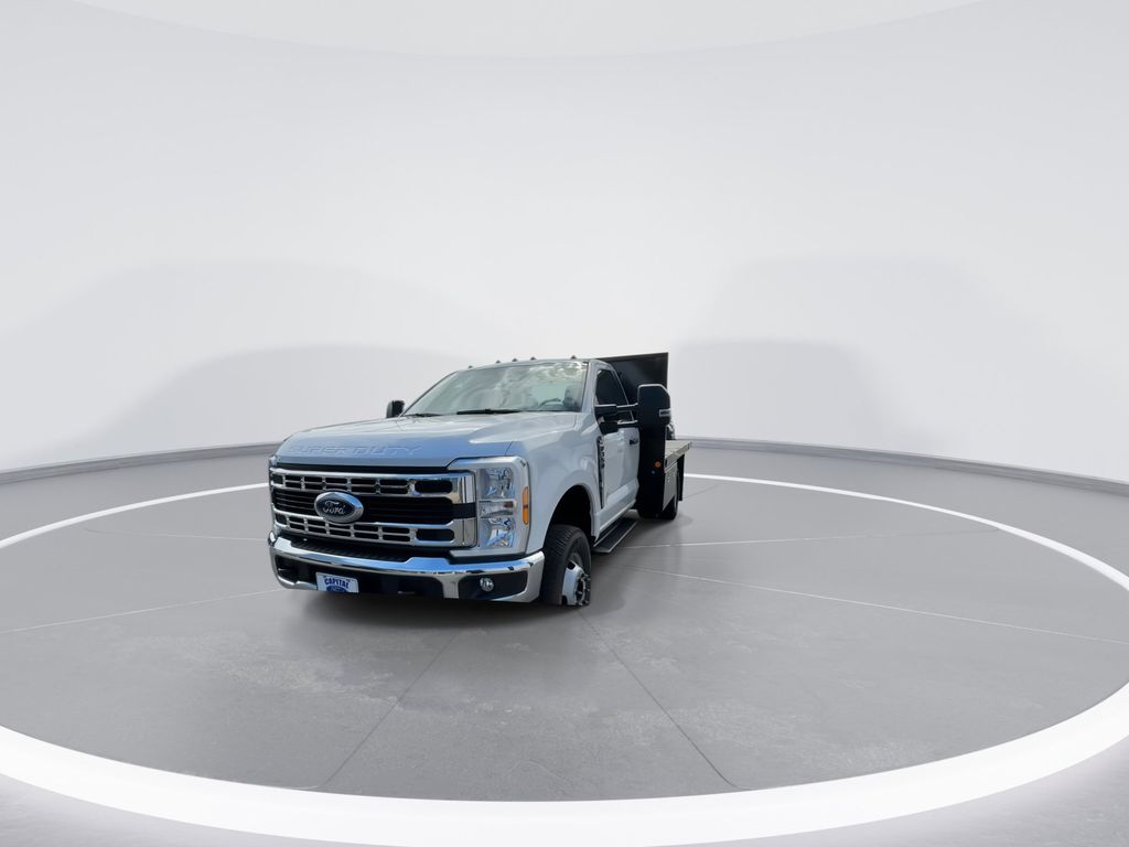 New 2024 Oxford White Ford F-350® XL image 5