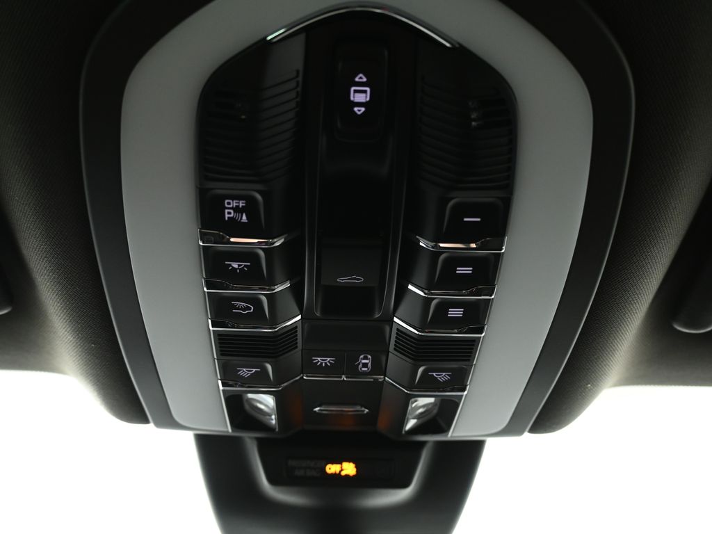 Thumbnail: 2024 Porsche Macan - 21