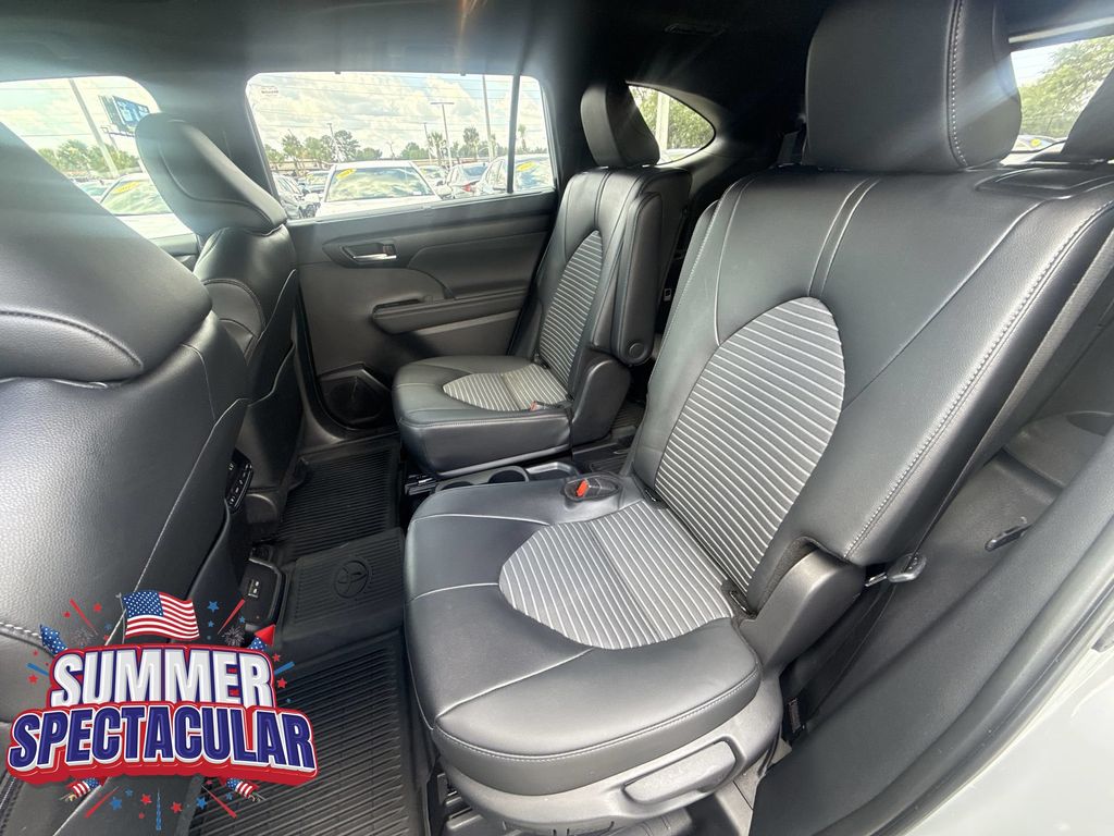 Used 2025 Toyota Highlander SUV