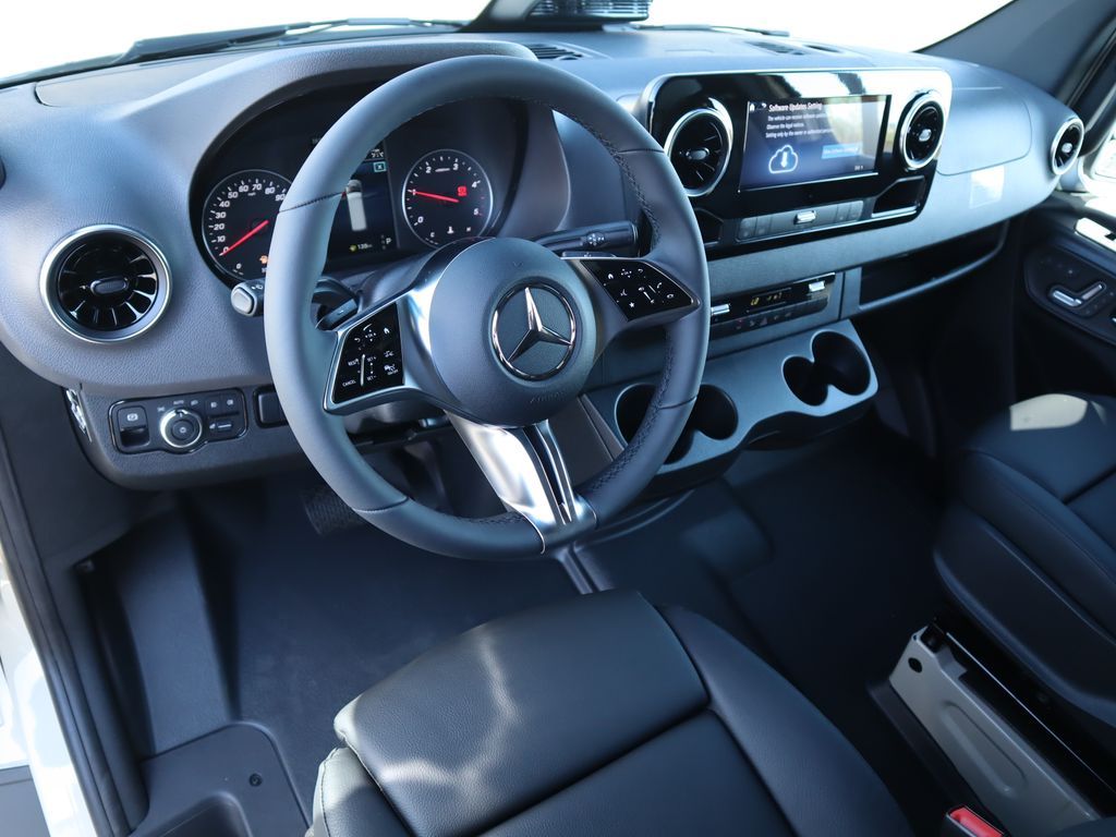 Thumbnail: 2025 Mercedes-Benz Sprinter - 10