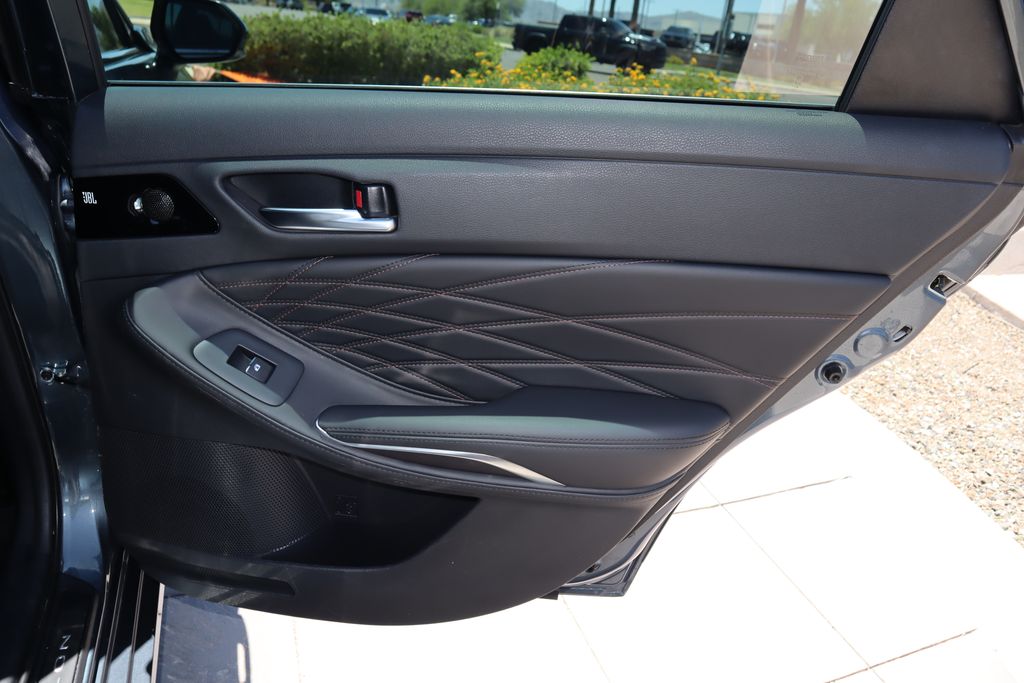 2021 Toyota Avalon Limited 26