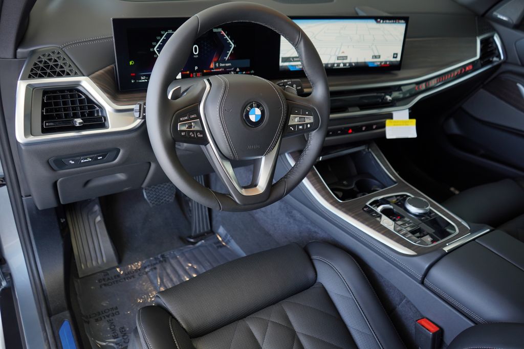 Thumbnail: 2026 BMW X5 - 13