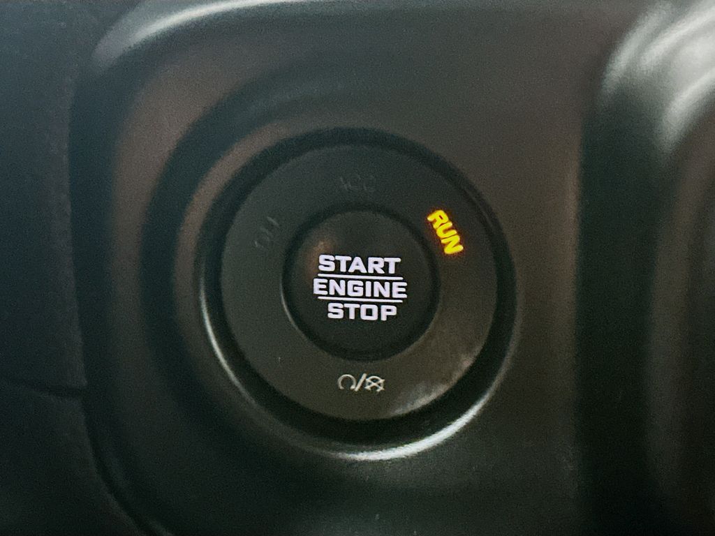 Used 2020 White Jeep Sport S image 26