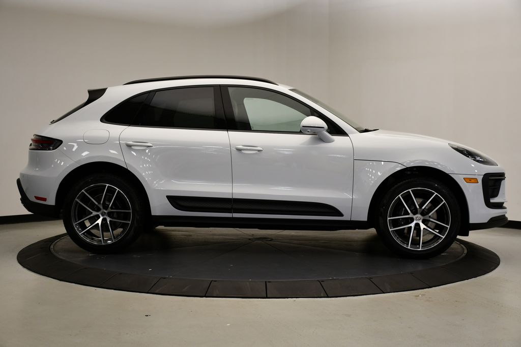 Thumbnail: 2025 Porsche Macan - 8