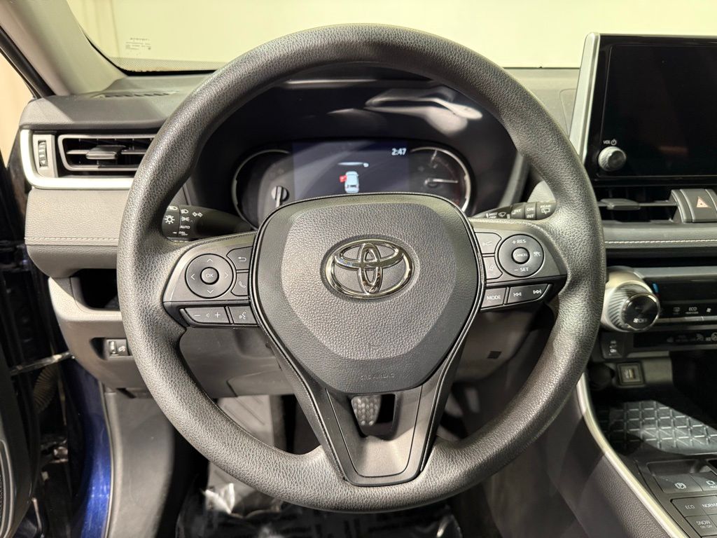 2024 Toyota RAV4 XLE 22