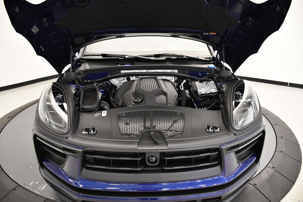 Thumbnail: 2025 Porsche Macan - 12