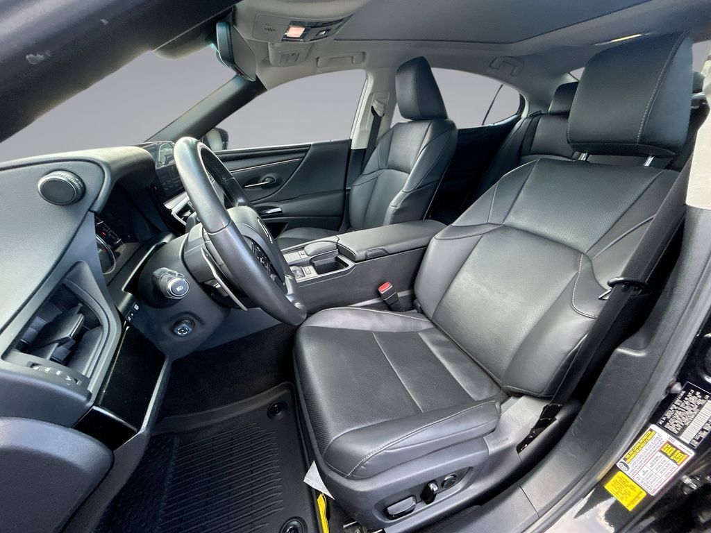Thumbnail: 2022 Lexus ES - 28