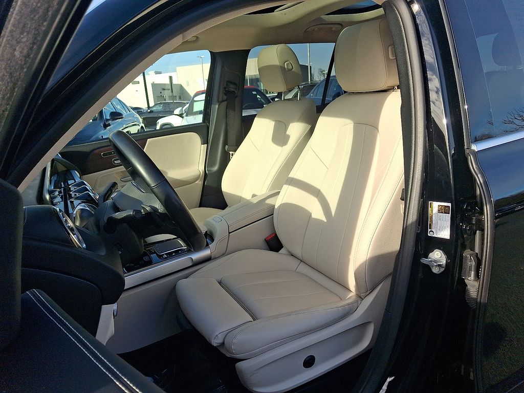 Thumbnail: 2023 Mercedes-Benz GLB - 13