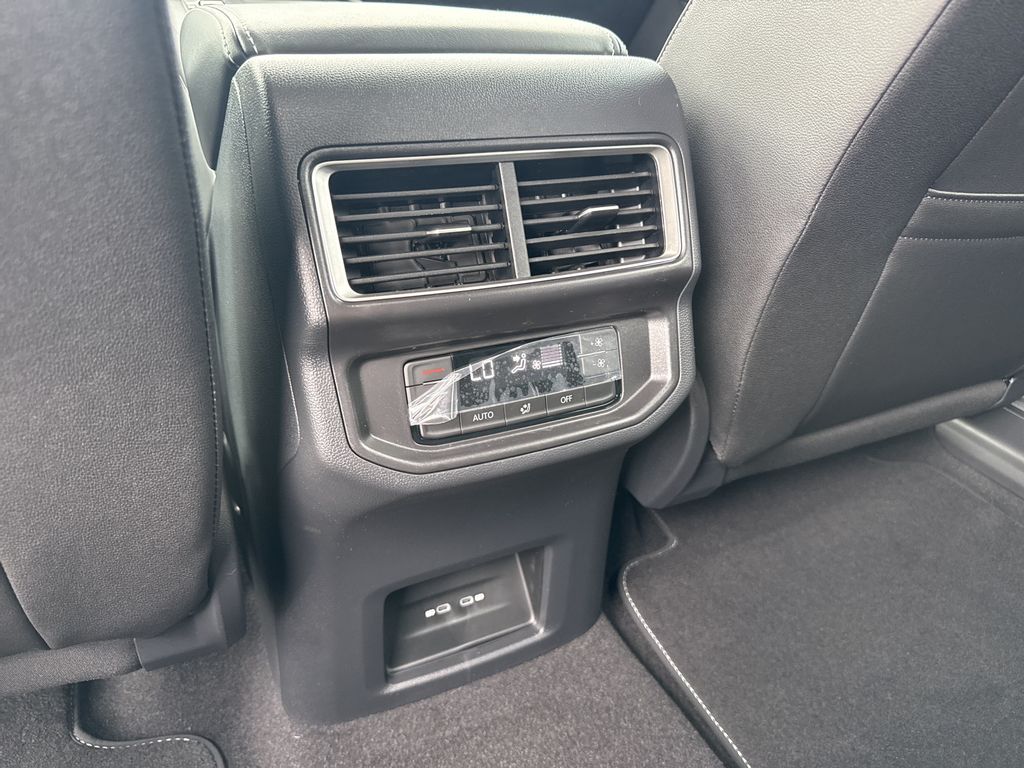 2026 Volkswagen Atlas 2.0T SE Silver at Bayshore Chrysler Jeep Dodge Ram