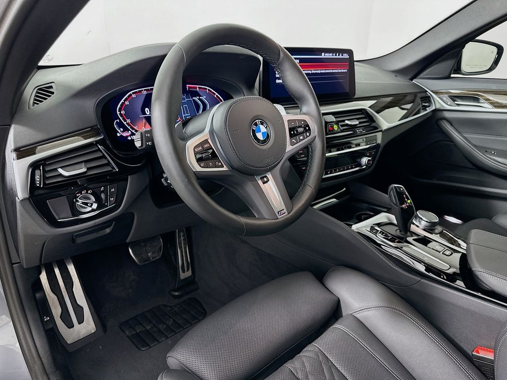 Thumbnail: 2023 BMW 5 Series - 9