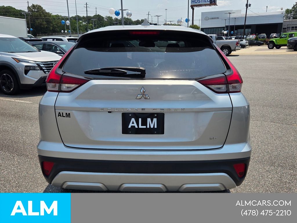 Used 2024 Silver Mitsubishi SE image 10