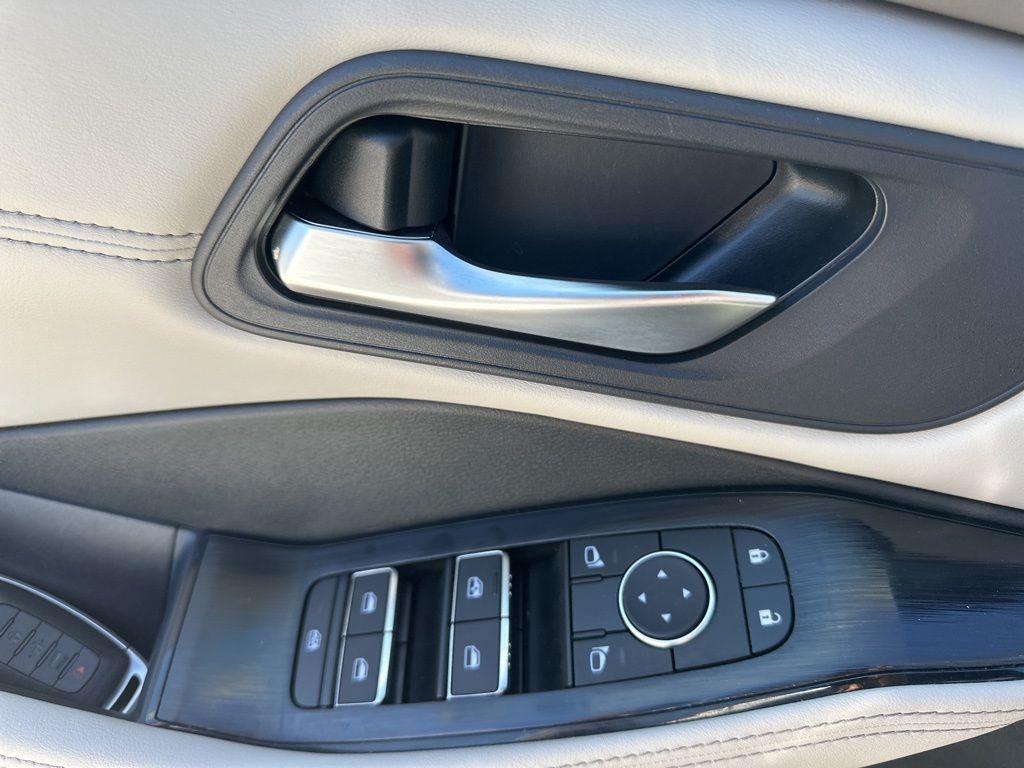 2024 Everest White Pearl Nissan Rogue SL FWD SUV