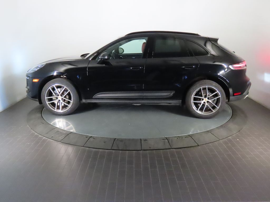 Thumbnail: 2024 Porsche Macan - 2