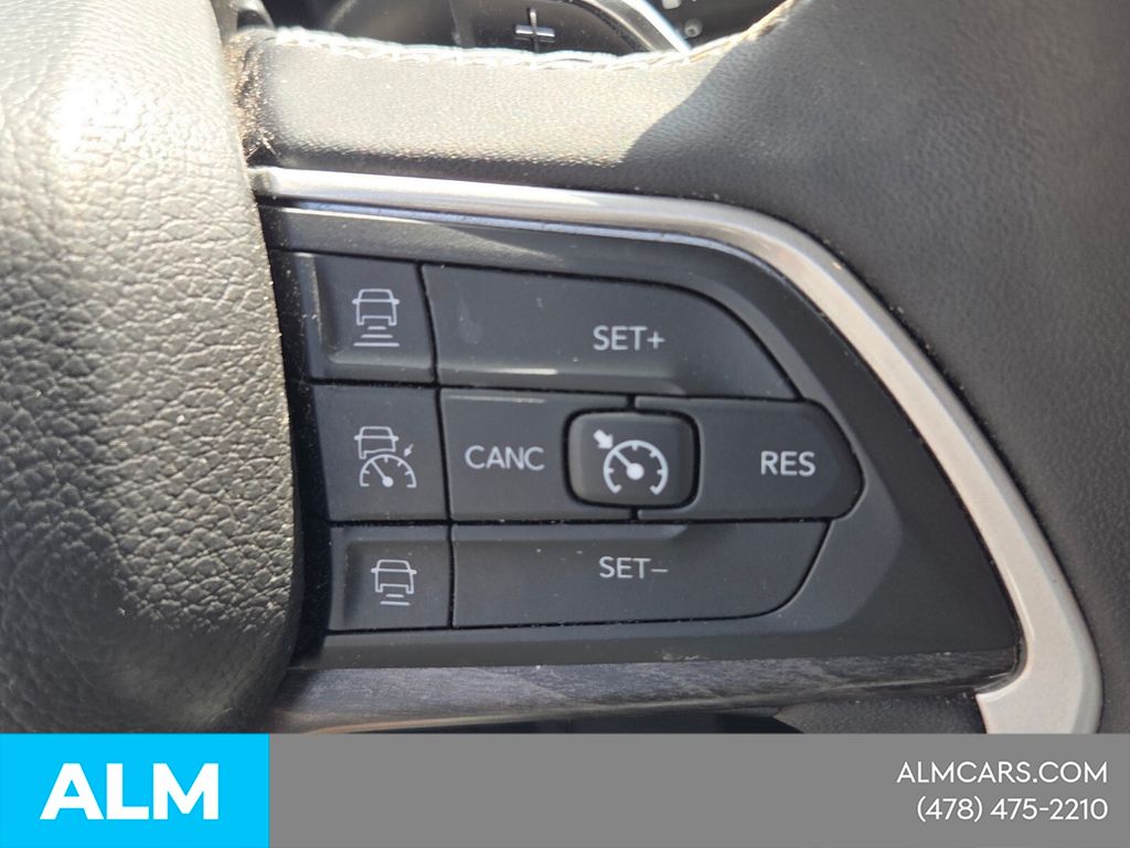 Used 2023 White/off-white Jeep Limited image 24