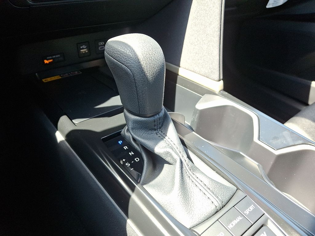 Thumbnail: 2025 Toyota Camry - 15