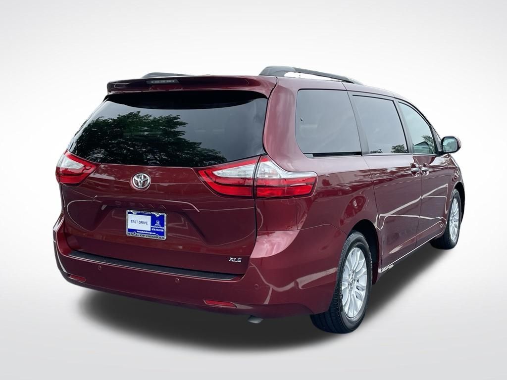 Thumbnail: 2017 Toyota Sienna - 6