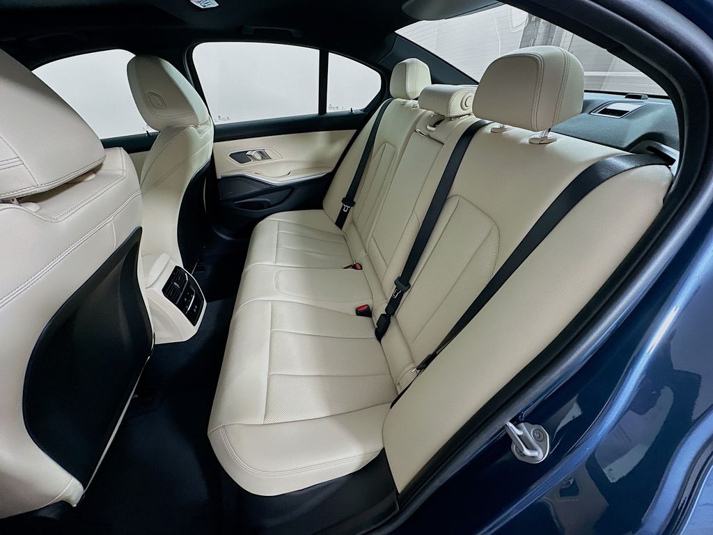 Thumbnail: 2025 BMW 3 Series - 17