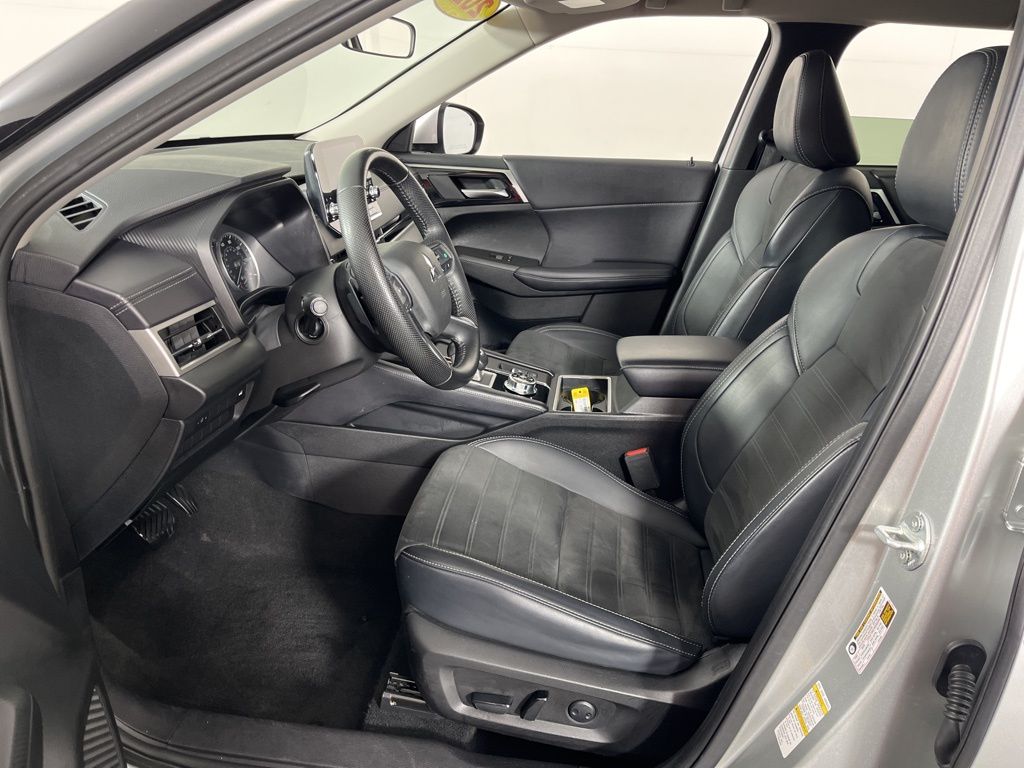 Thumbnail: 2024 Mitsubishi Outlander - 21