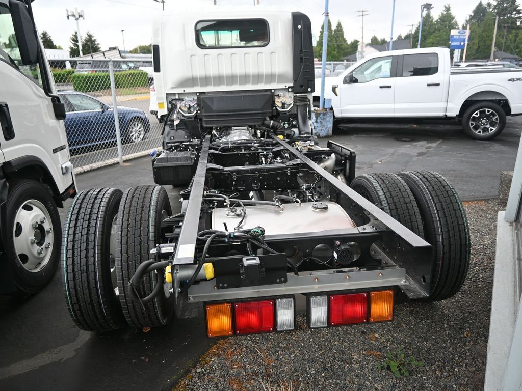 2025 Isuzu NPR XD 
