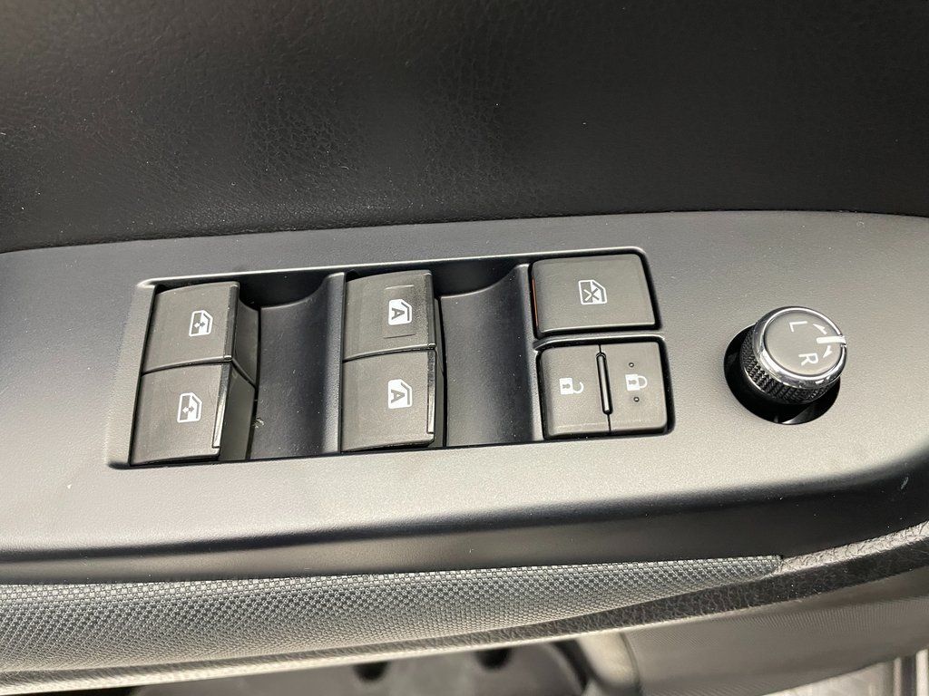 Thumbnail: 2019 Toyota Highlander - 10