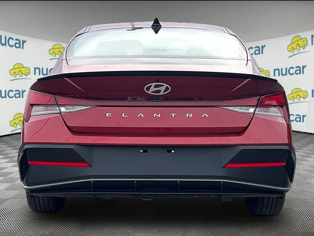 2025 Hyundai Elantra — photo 5