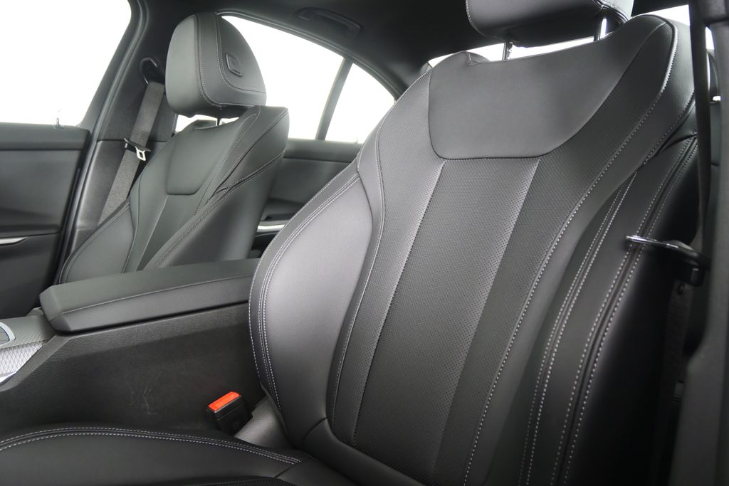 Thumbnail: 2025 BMW 3 Series - 10