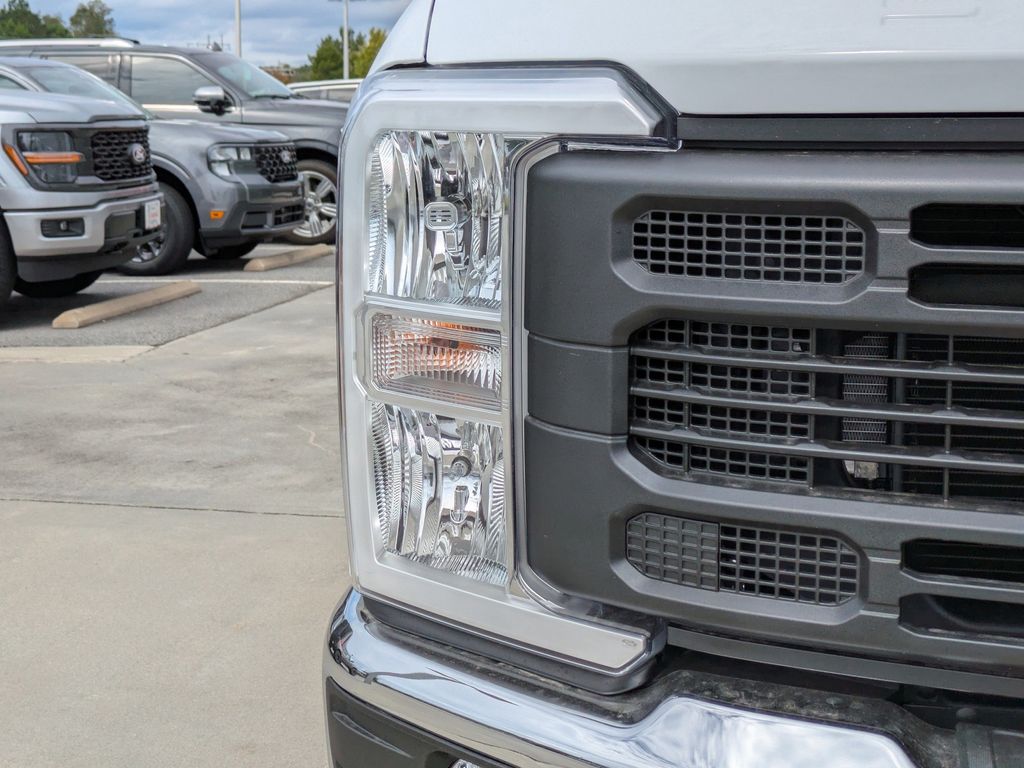 2026 Ford Super Duty F-350 DRW XL