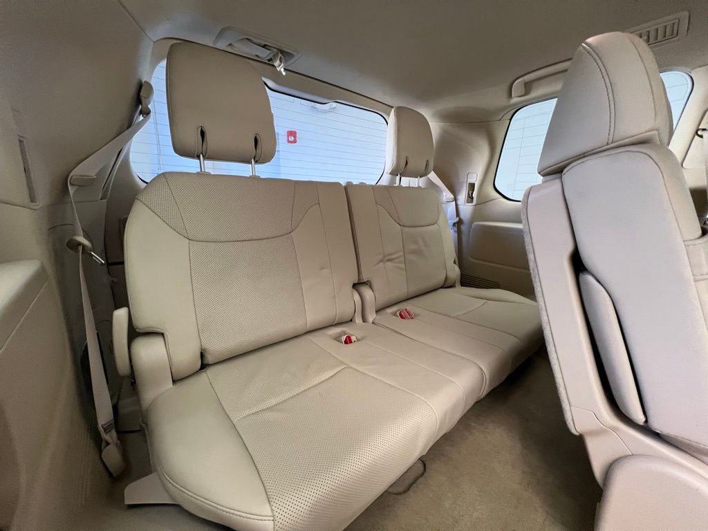 Thumbnail: 2016 Lexus LX - 18