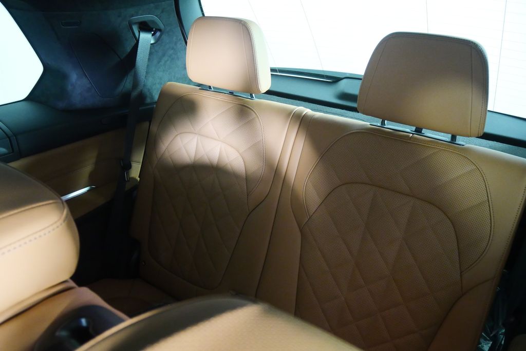 Thumbnail: 2026 BMW X7 - 18