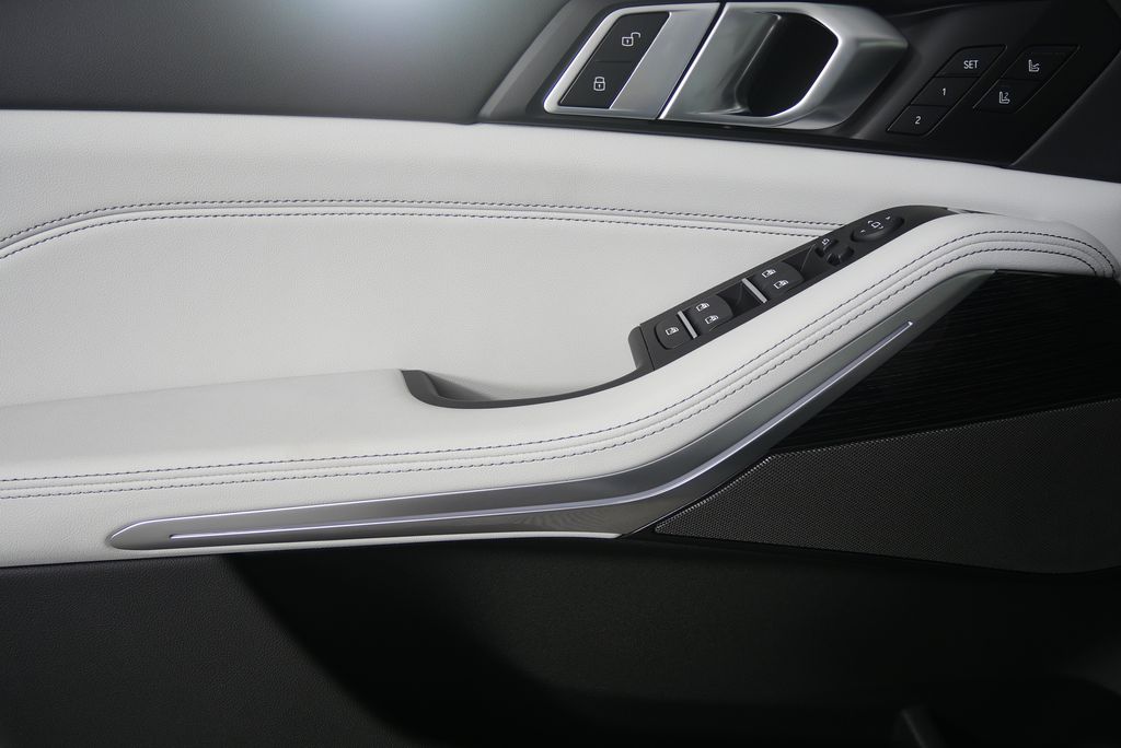 Thumbnail: 2026 BMW X5 - 9