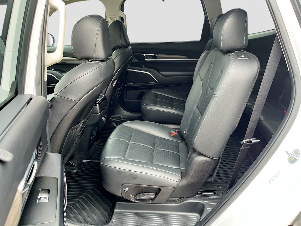 Used 2021 White Kia SX image 26