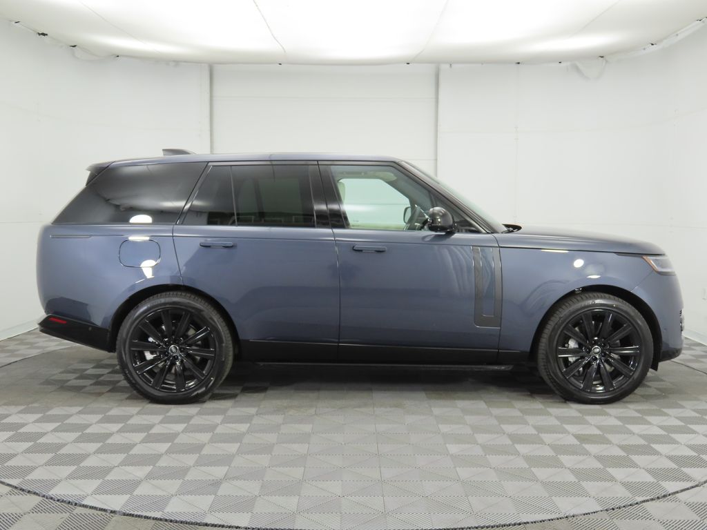 2025 Land Rover Range Rover SE 4