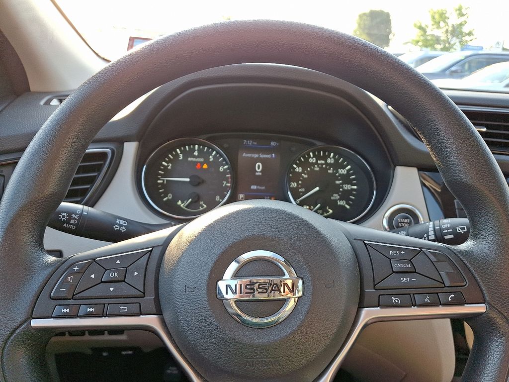 Thumbnail: 2020 Nissan Rogue Sport - 19