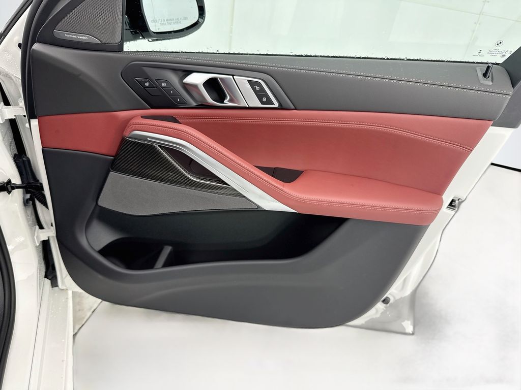 New 2027 White BMW M60i image 24