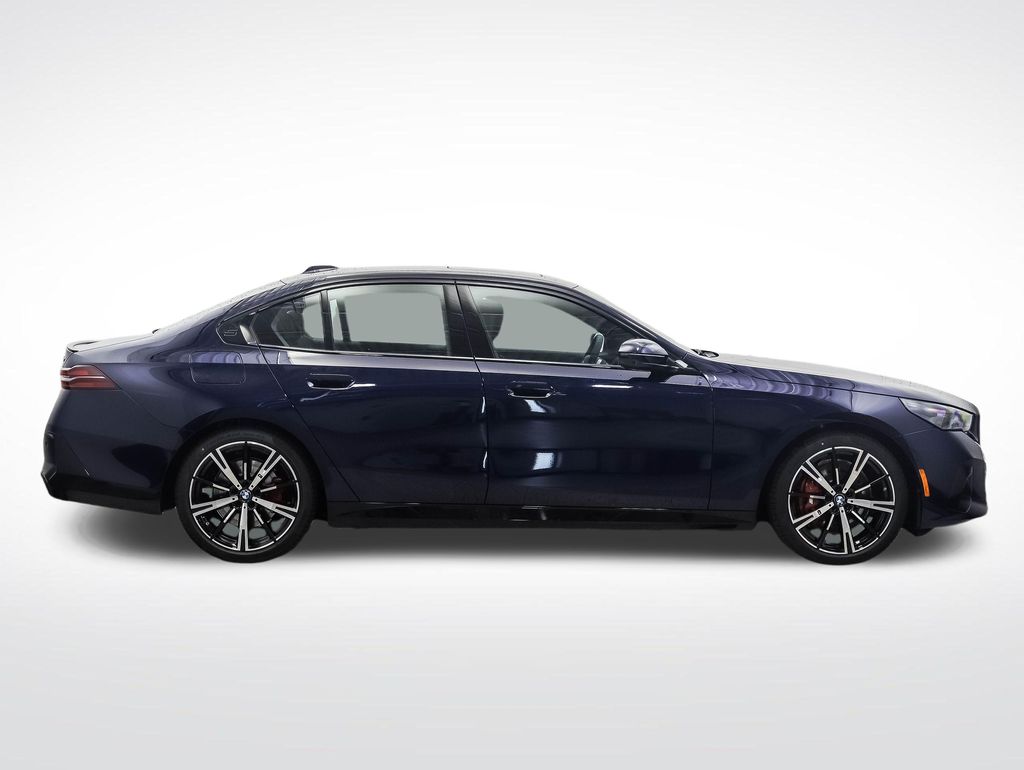 Thumbnail: 2027 BMW 5 Series - 6